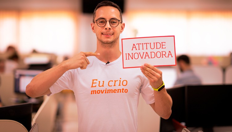 PESSOAS: onde a INOVAÇÃO começa 1 foto 03 funcionario com camisa branca