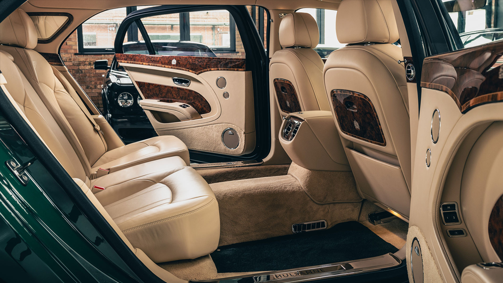 Design automotivo: 5 carros com interiores luxuosos que você precisa conhecer 2 02 1